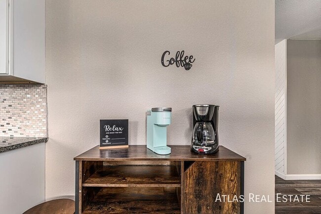 Building Photo - 7472 Beach Ct