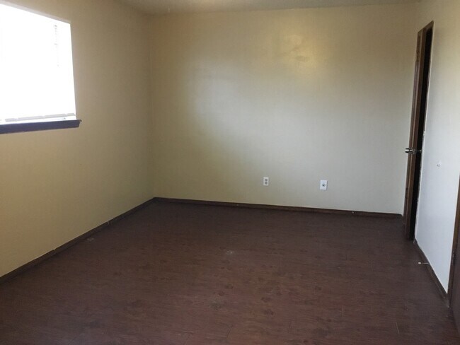 Building Photo - 7215 N MacArthur Blvd