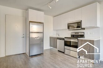 Building Photo - 940 W Winona St