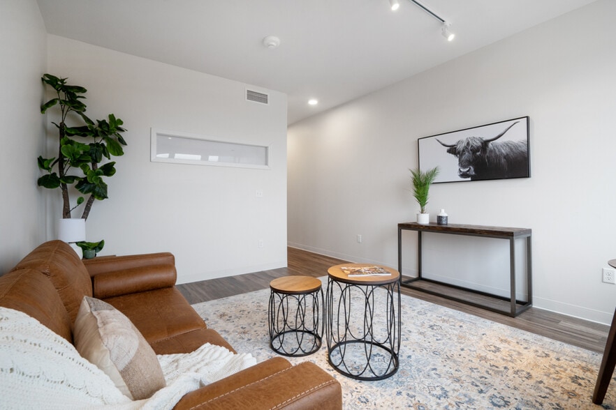 Building Photo - The Residence at Willow Falls