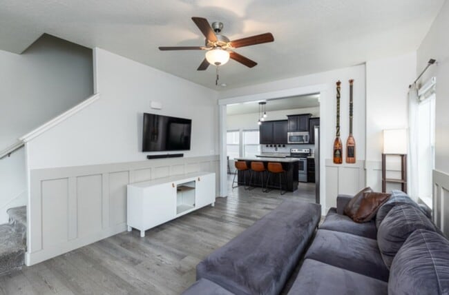 Building Photo - Modern 3-Bed Home with Finished Basement