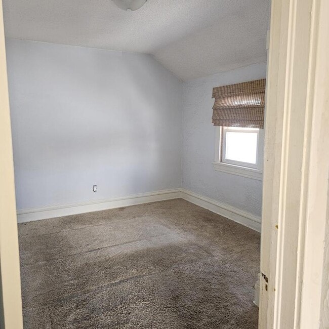 Building Photo - 208 W 3rd Ave