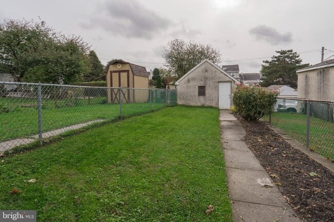 Building Photo - 225 W 6th Ave