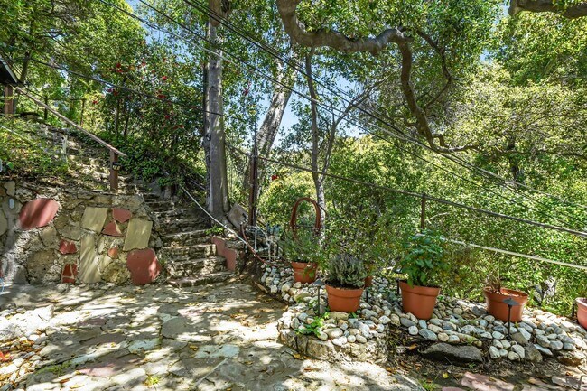 Building Photo - 7503 Willow Glen Rd