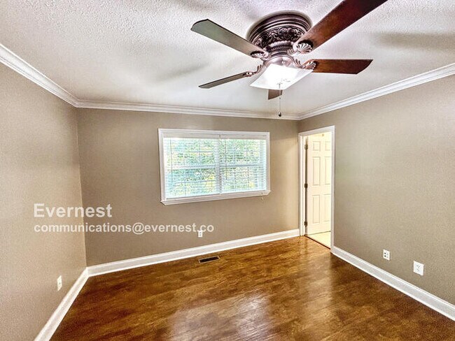 Building Photo - 6821 Knollcrest Dr