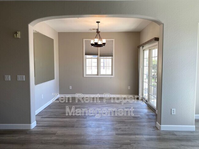 Building Photo - 2744 S Pewter Dr