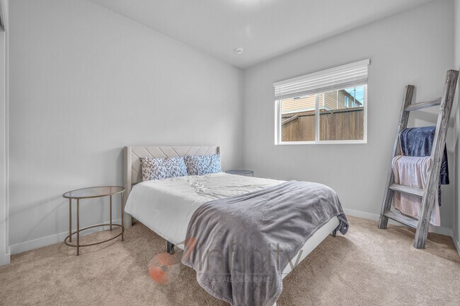 Building Photo - 8943 SW Vermillion Dr