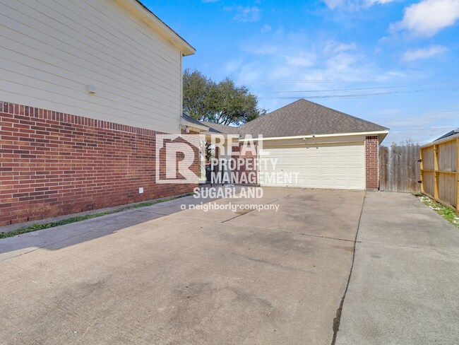 Building Photo - Executive Living in the Heart of Sugar Land