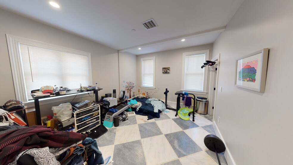 Building Photo - 15 Lanark Rd