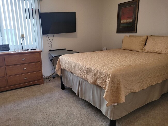 Building Photo - Charming 1-Bedroom Apartment for Short-Ter...