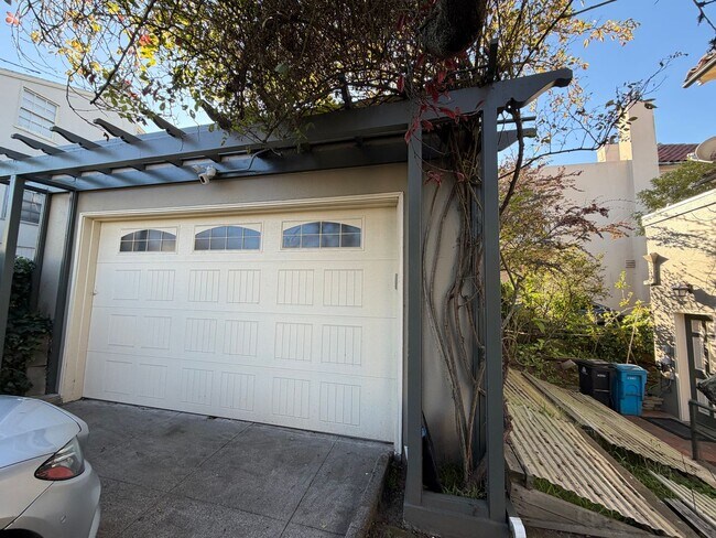 Building Photo - Elegant St. Francis Wood Residence - Available Furnished or Unfurnished