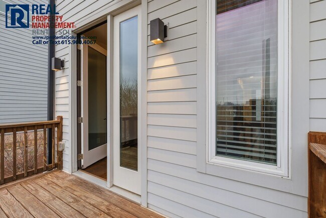 Building Photo - HALF OFF FIRST MONTHS RENT! Lovely 2BR/1.5BA end unit condo 5 mins from Downtown Nashville, washe...