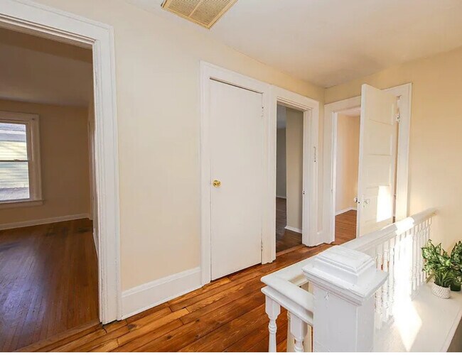 Building Photo - 305 Eaton Ave