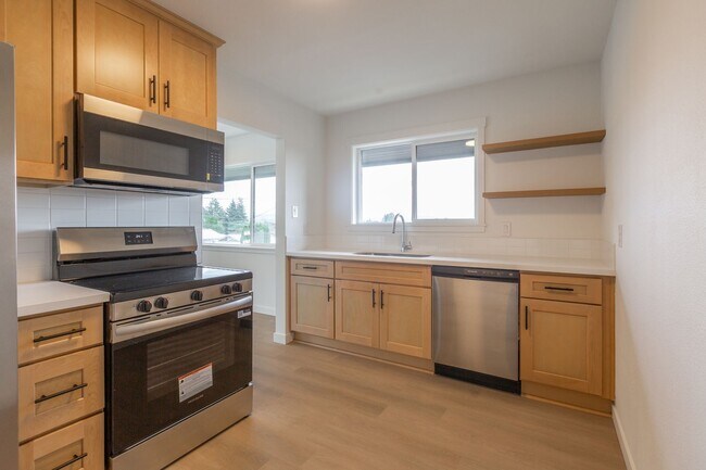 Building Photo - Crowne Pointe Apartment Homes