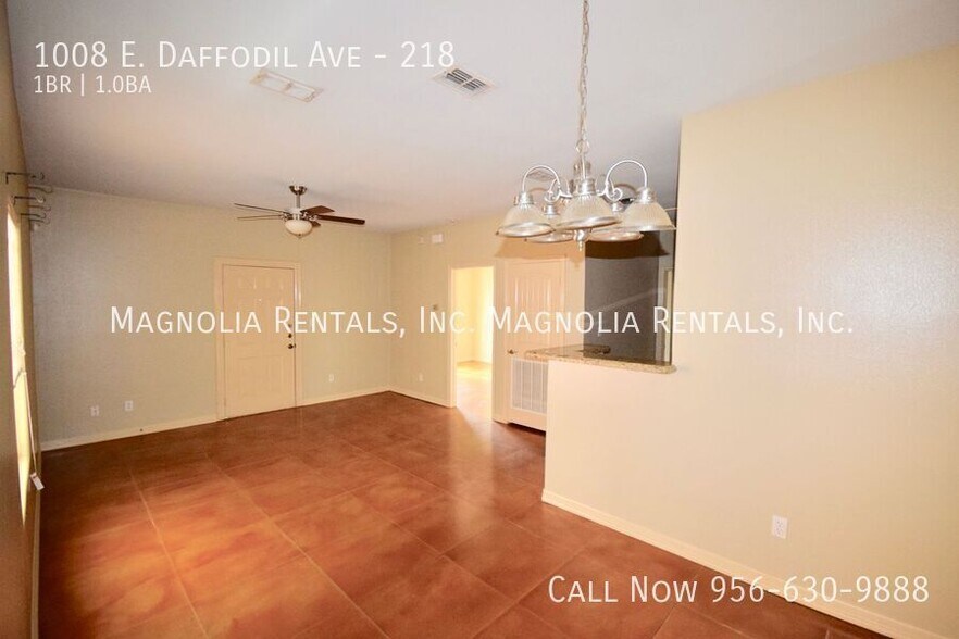 Building Photo - 1008 E Daffodil Ave