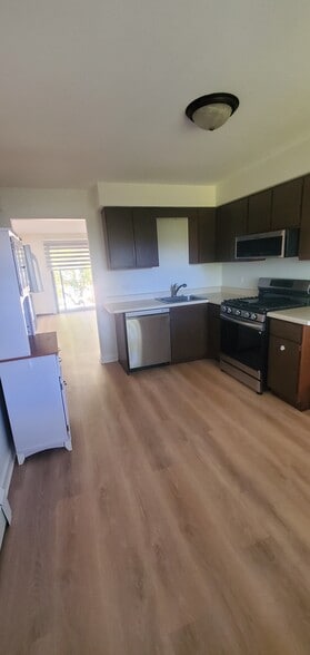 Building Photo - 15290 El Cameno Ter