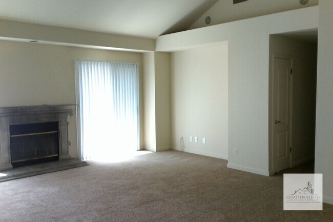 Building Photo - Beautiful Woodward Lake home on a large corner lot.