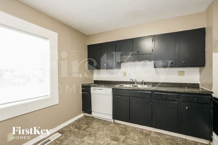 Building Photo - 4834 N Kenyon Dr