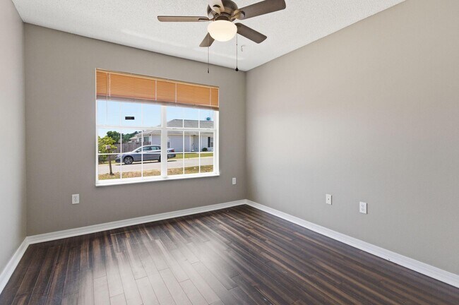 Building Photo - 122 Nivana Dr