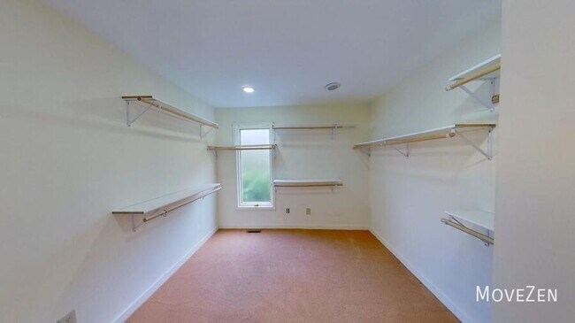 Building Photo - 2323 Ridgefield Dr