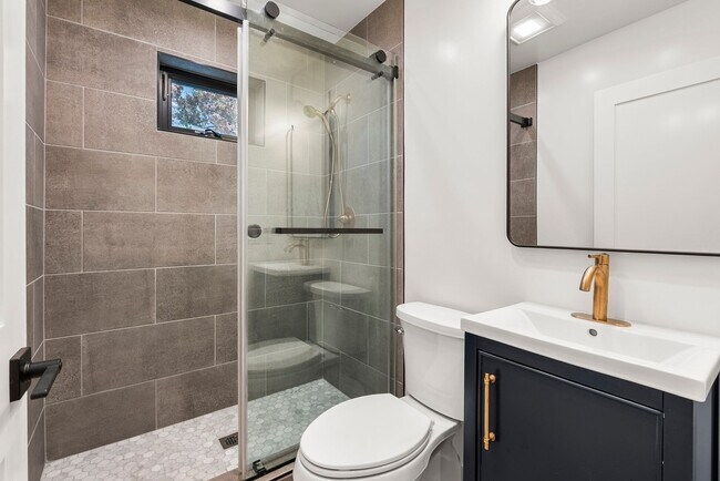 Building Photo - Stunning brand new construction, modern lu...