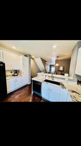 Building Photo - 9362 Amison Cir