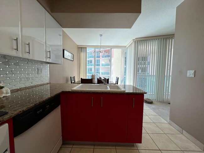 Building Photo - 3370 Hidden Bay Dr
