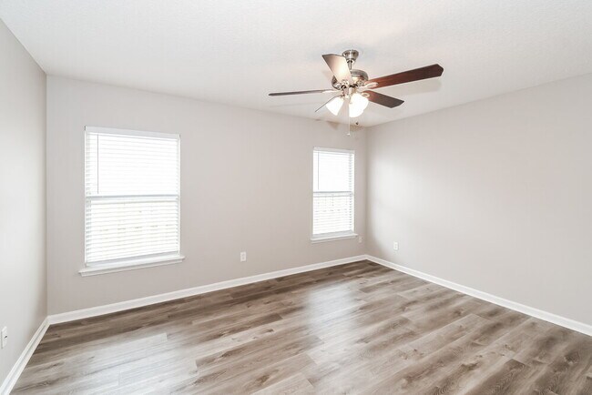 Building Photo - 6789 Southern Oaks Dr