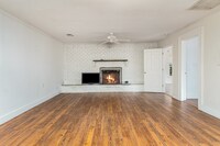 Building Photo - 15 Shem Dr