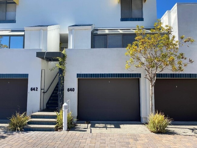 Building Photo - 640 Portofino Ln