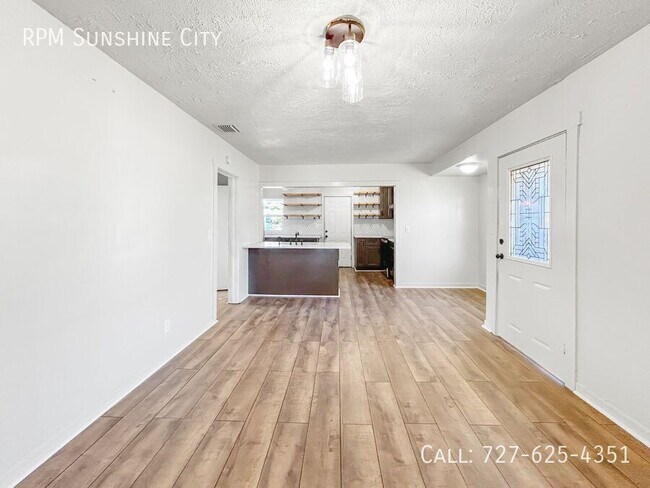 Building Photo - 710 S 50th St