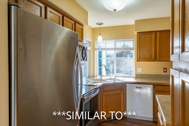 Building Photo - Two Bedroom Duplex in Great Neighborhood, Close to Schools! Pet Friendly!