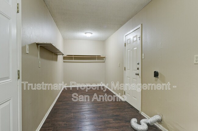Building Photo - 112 Suncliff Dr