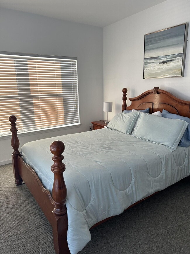 Building Photo - Great 3/2 Fully Furnished-TDY Welcome!!