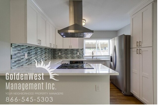 Building Photo - Stunning 3Bdm 1.5Ba Townhouse in UTC!