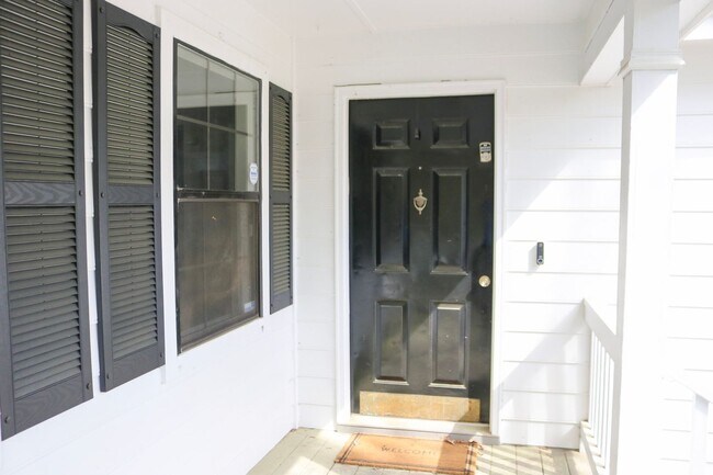 Building Photo - Gated Community Living