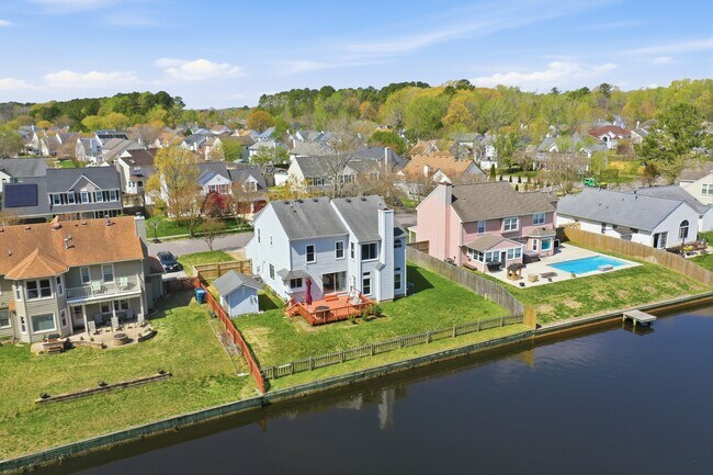 Building Photo - 1721 Chestwood Dr