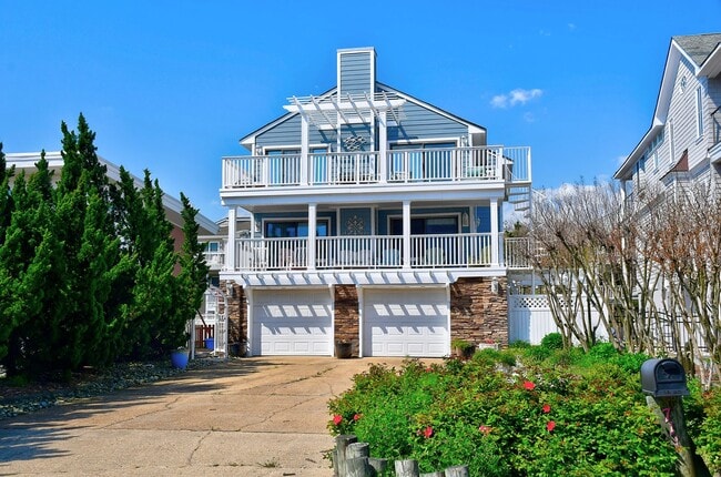 Building Photo - Croatan Furnished Rental- Across from the Beach