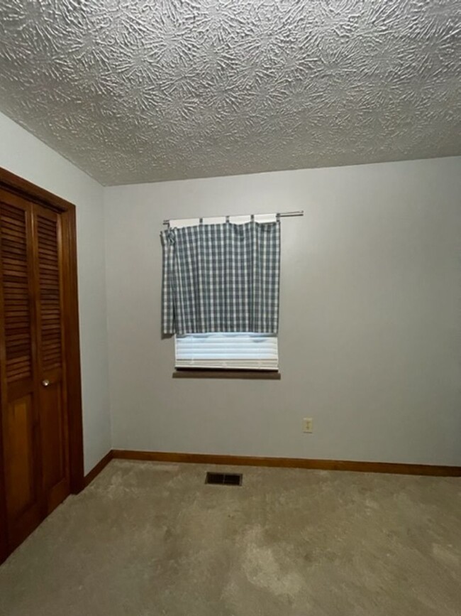 Building Photo - City of Maryville 37803 - 3 bedroom, 2 bat...