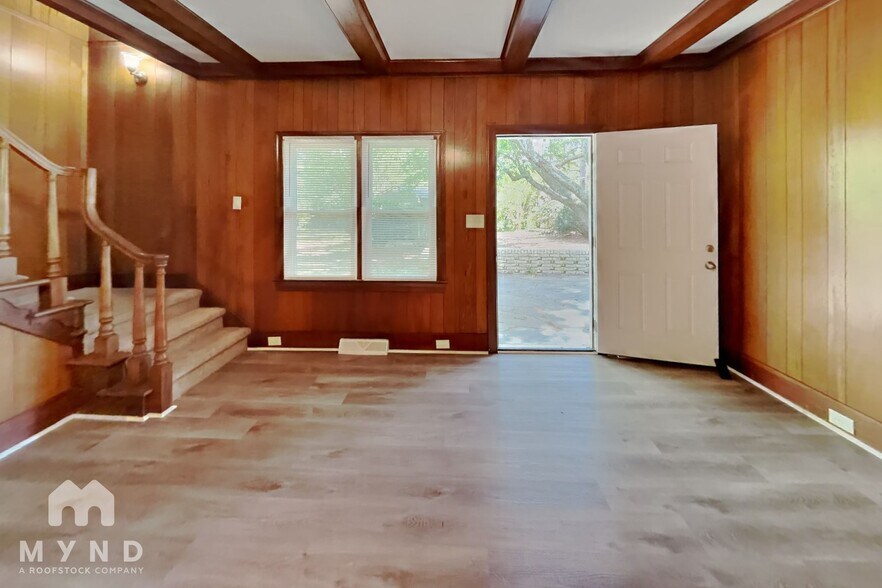 Building Photo - 127 Forest Hills Dr