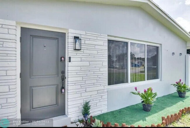 Building Photo - 6599 Roosevelt St