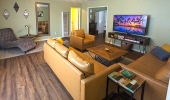 Building Photo - 1634 W 104th St