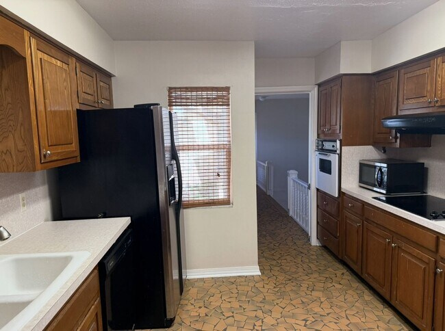 Building Photo - 3 Bedroom - 2 Bath - 2 Car Garage - Fenced Yard