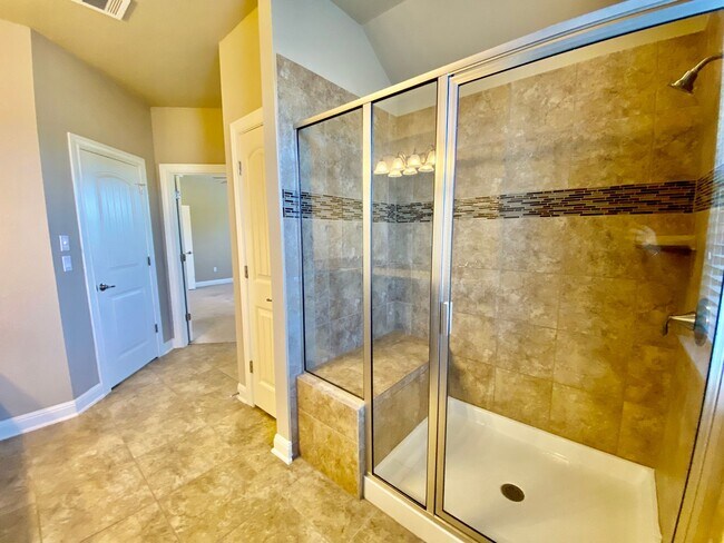 Building Photo - 3 Bedroom 2.5 Bathroom Detached Condo in South Austin!!