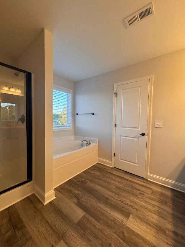 Building Photo - Sign a 12-month lease now and receive the ...