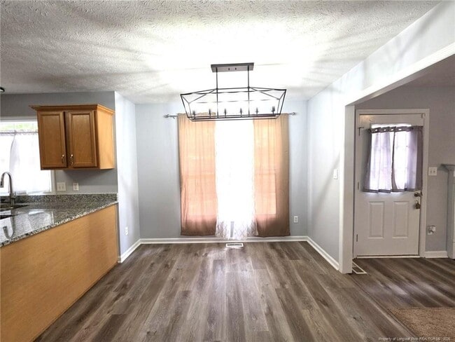 Building Photo - 910 Foxhunt Ln