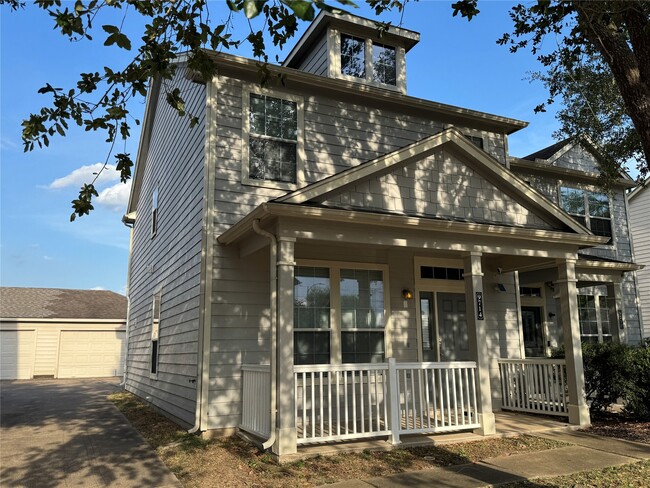 Building Photo - 9714 Coyote Creek Dr