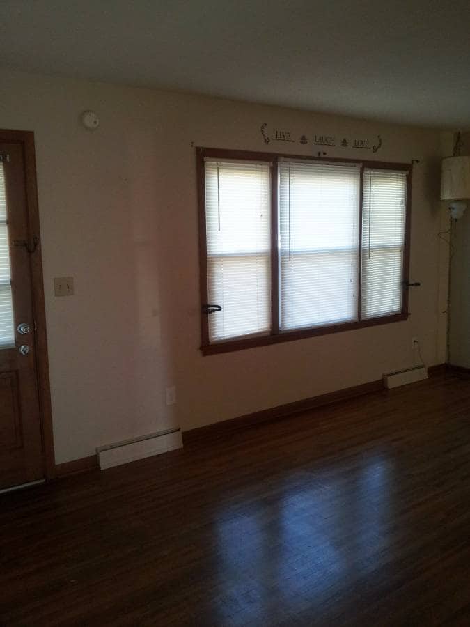 Building Photo - 905 Hillside Dr