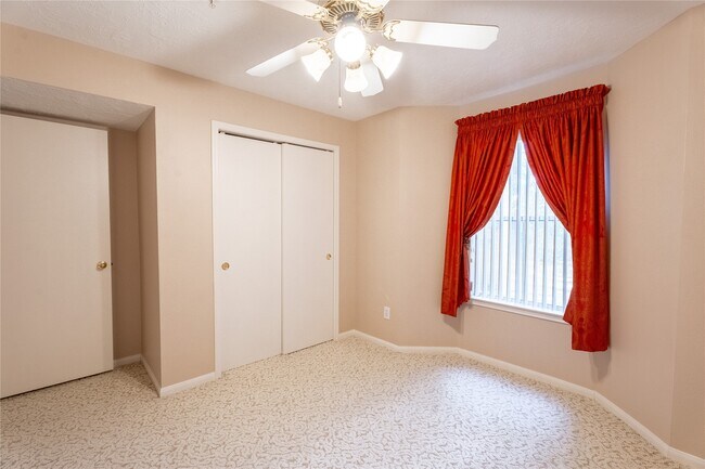 Building Photo - 8051 Bay Branch Dr