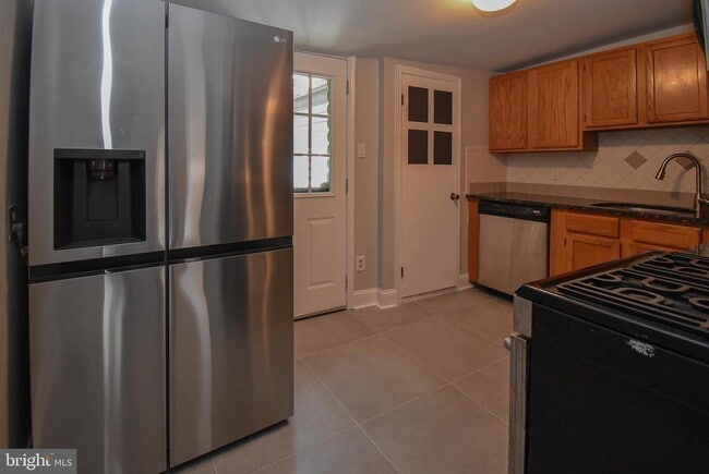 Building Photo - 132 Conarroe St